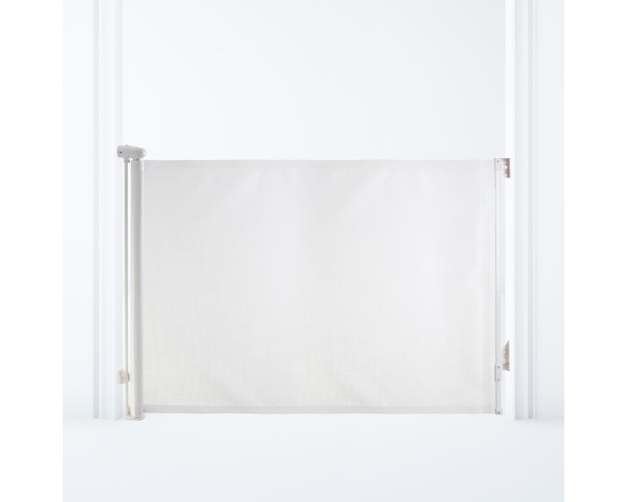 L9377 Retractable Gate Amazon 01